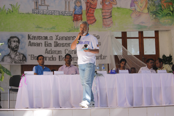O Primeiro Ministro Kay Rala Xanana Gusmao introduz o PLano Estratejico do Desenvolvimento Nacional (PEDN) no sub-distrito Baucao, 27 de Abril de 2010