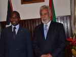 Primeiro-Ministro em Visita de Trabalho a Sao Tome e Principe – com o seu homologo (1)