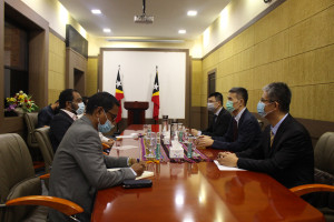 IMG 5717 300x200 Ministro da Presidência do Conselho de Ministros reuniu com o Embaixador da China em Timor Leste