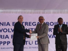 Governu EUA Entrega Estudu Viabilidade projetu Redezenvolvimentu Porto Dili mai Governu Timor-Leste 