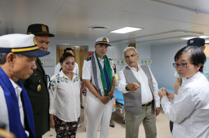  Chinese Hospital Ship Offers Medical Services to the Population until September 10th