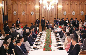  Primeiro Ministro reúne com o seu homólogo japonês 