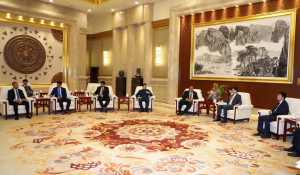  Ministro Bendito Freitas e Governador da província chinesa de Guangxi exploram possibilidades de cooperação