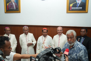  Governu no Igreja selebra susesu vizita Sua Santidade Papa Francisco nian mai Timor Leste no hato’o parabéns ba populasaun, liuliu foin sa’e sira, ba sira nia komportamentu di’ak tebes