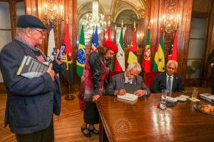 463924492 415816568241344 8617439824833169083 n 300x199 Primeiro Ministro Xanana Gusmão apresenta em Lisboa duas obras que retratam o seu percurso em prol da paz em Timor Leste e no mundo