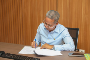 686820756 122283250862075554 1499300702197166888 n 300x199 Government signs contract to expand digital connectivity to 450 village headquarters nationwide